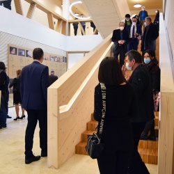Razstava Papiro-logía je dopolnila slavnostni dogodek ob odprtju stavbe Innorenew CoE. Foto: Mojca Resinovič