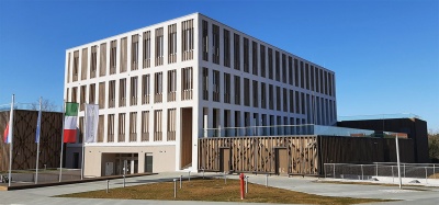 Pogled na novo stavbo raziskovalnega inštituta Innorenew CoE, januar 2022. Foto: Mojca Resinovič