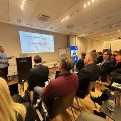 Predstavniki Regijskega centra mobilnosti LUR na strokovnem srečanju Dan potnika o tem, kakšen JPP želimo imeti