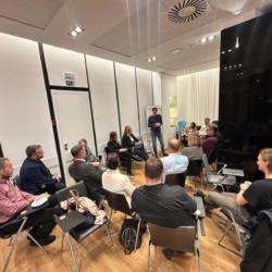 Predstavniki Regijskega centra mobilnosti LUR na strokovnem srečanju Dan potnika o tem, kakšen JPP želimo imeti