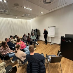 Predstavniki Regijskega centra mobilnosti LUR na strokovnem srečanju Dan potnika o tem, kakšen JPP želimo imeti