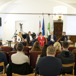 Izboljšanje podjetniške izkušnje s pomočjo podpornega okolja v Ljubljanski urbani regiji: Uspešna predstavitev nove monografije