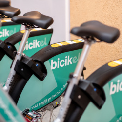 Z e-kolesom čez občinske meje: v Ljubljanski urbani regiji zaživel sistem bicikEL