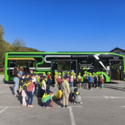 Novi električni avtobusi Ljubljanskega potniškega prometa navdušili najmlajše