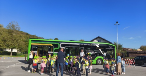 Novi električni avtobusi Ljubljanskega potniškega prometa navdušili najmlajše