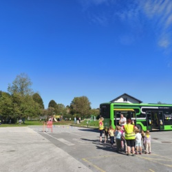 Novi električni avtobusi Ljubljanskega potniškega prometa navdušili najmlajše