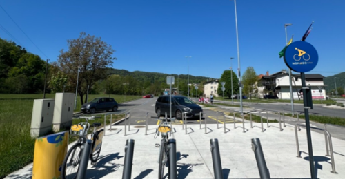 Od lokalnega pilota do regijske mreže e-koles: izkušnje iz Dobrove – Polhovega Gradca